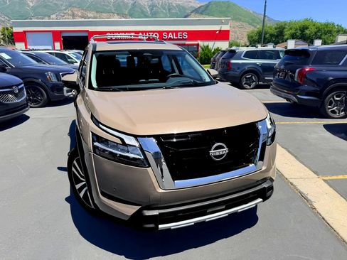 Used 2023 Nissan Pathfinder Platinum AWD/4WD image 2