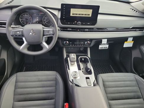 New 2026 Mitsubishi Outlander SE image 16