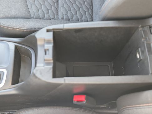 Used 2021 Chevrolet Equinox LT image 23