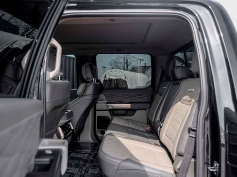 Used 2025 Ford F250 Platinum w/ Platinum Plus Package image 30