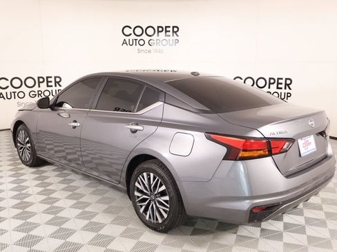 Used 2024 Nissan Altima 2.5 SV AWD/4WD image 21