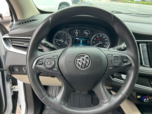 Used 2019 Buick Enclave Essence FWD image 17