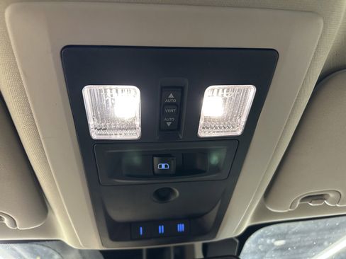 Used 2017 RAM 1500 Laramie image 26