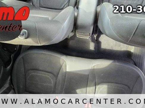 Used 2017 Jeep Renegade Altitude FWD image 23