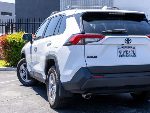 Used 2025 Toyota RAV4 XLE FWD image 5
