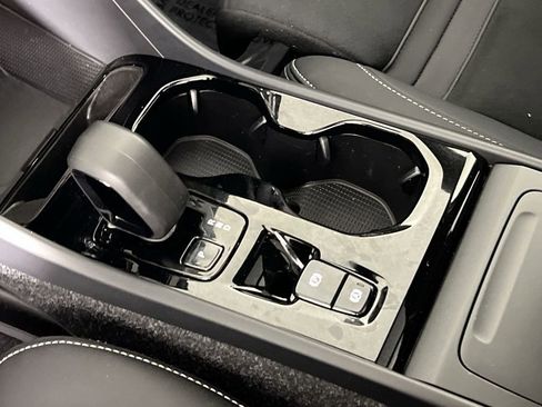 Certified 2025 Volvo XC40 B5 Plus image 22