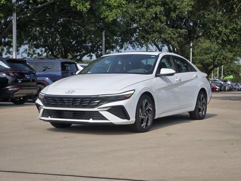 Certified 2025 Hyundai Elantra SEL FWD image 3