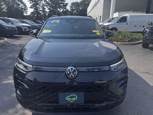 Used 2025 Volkswagen Tiguan SE R-Line AWD/4WD image 2