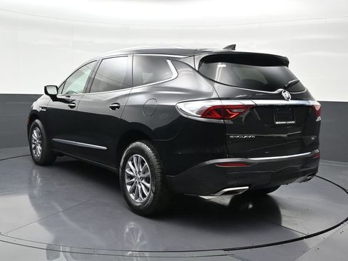 Used 2023 Buick Enclave Essence image 3