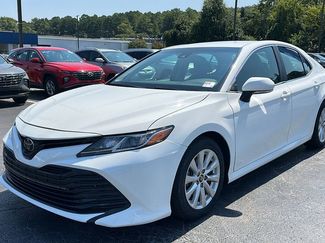 Used 2018 Toyota Camry LE image 1
