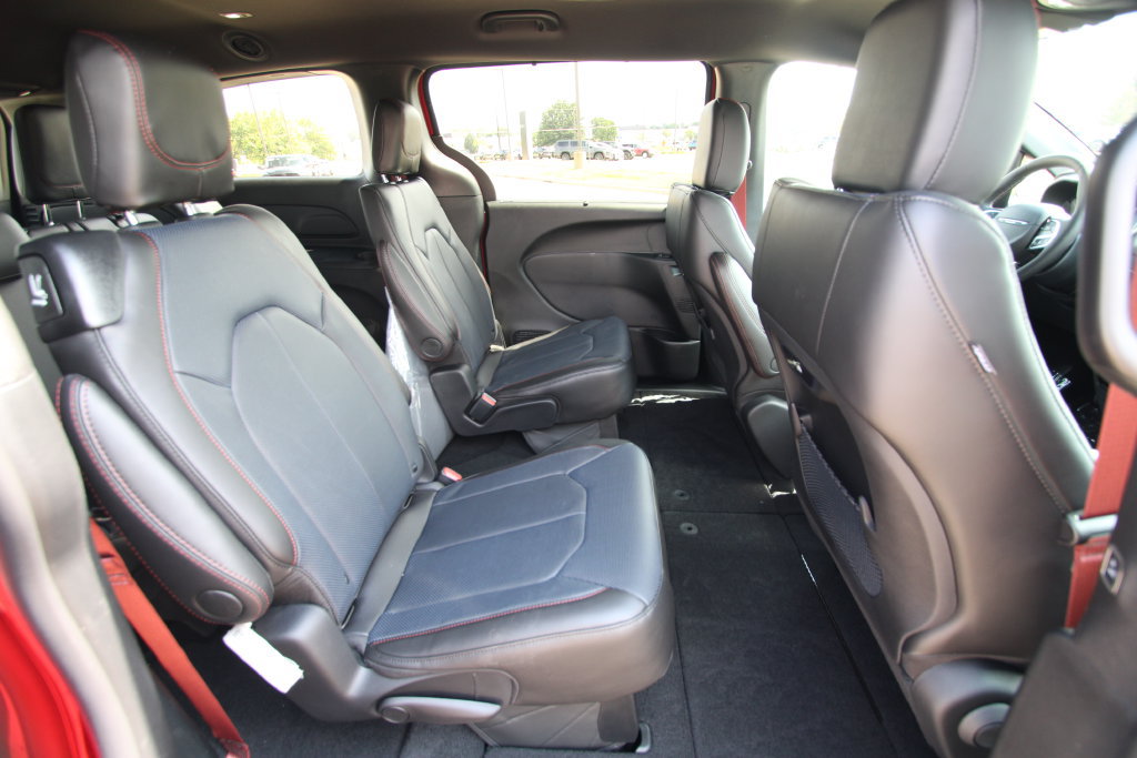 New 2027 Chrysler Pacifica Select AWD/4WD image 9