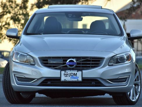 Used 2016 Volvo S60 T5 Inscription Platinum FWD image 3