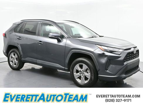 Used 2022 Toyota RAV4 XLE AWD/4WD image 1