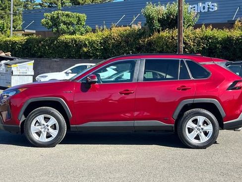 Used 2021 Toyota RAV4 LE AWD/4WD image 9