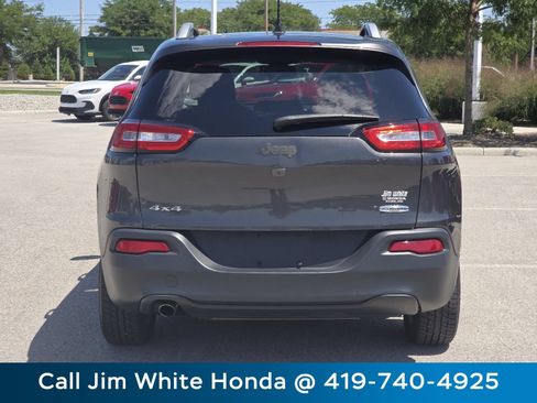 Used 2016 Jeep Cherokee Latitude AWD/4WD image 13