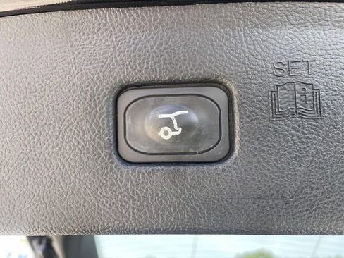 Used 2024 Ford Edge Titanium image 8