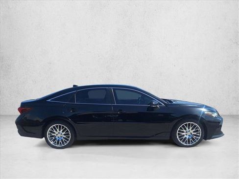 Used 2019 Toyota Avalon XLE w/ Carpet Mat Package FWD image 4