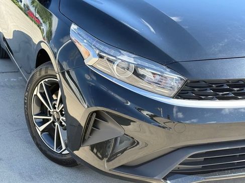 Used 2023 Kia Forte LXS FWD image 3