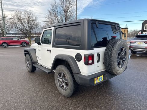 Used 2019 Jeep Wrangler Sport image 3