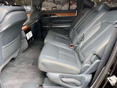 Used 2022 Jeep Grand Wagoneer Series II w/ Premium Group II AWD/4WD image 6