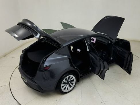 Used 2026 Tesla Model Y Long Range RWD image 35