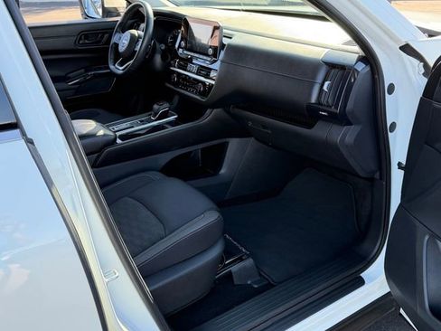 Certified 2024 Nissan Pathfinder SV FWD image 27