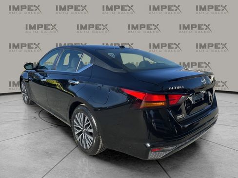 Used 2024 Nissan Altima 2.5 SV image 3