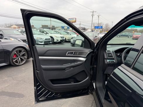 Used 2017 Ford Explorer XLT w/ Equipment Group 202A image 33