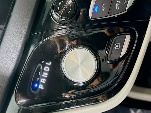 Used 2023 Chrysler Voyager LX image 18