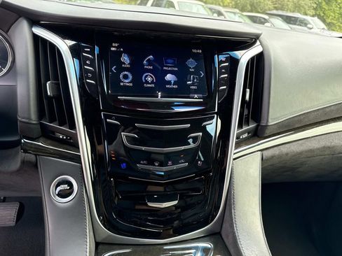 Used 2020 Cadillac Escalade Platinum image 25