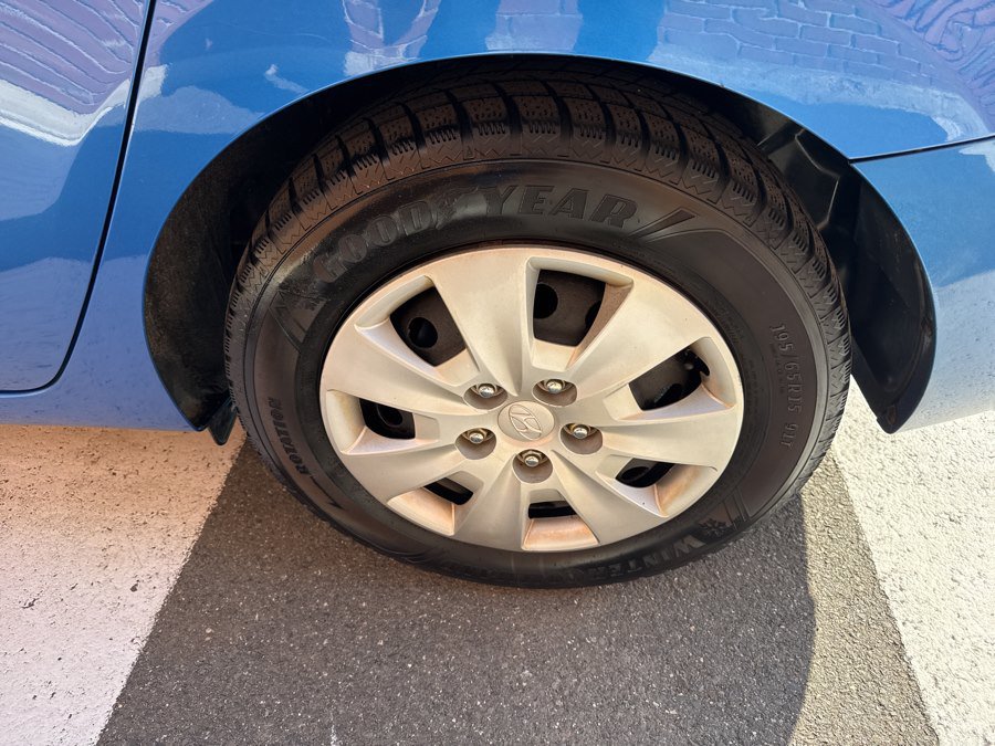 Used 2012 Hyundai Elantra GLS FWD image 14