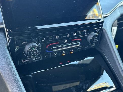 New 2025 Jeep Grand Cherokee Limited w/ Luxury Tech Group II image 14