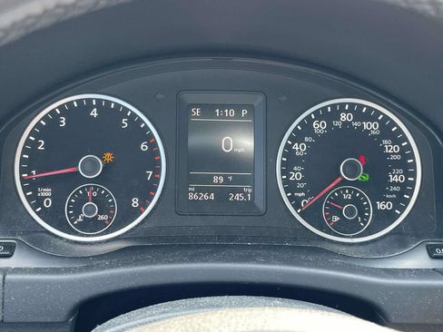 Used 2015 Volkswagen Tiguan SEL FWD image 25