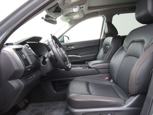 Used 2022 Nissan Pathfinder SL AWD/4WD image 10