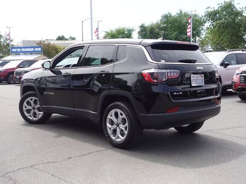 Used 2025 Jeep Compass Sport AWD/4WD image 9