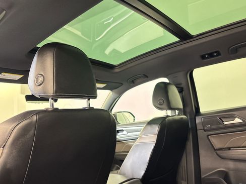 Used 2022 Volkswagen Atlas Cross Sport SEL Premium R-Line image 33