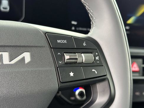 Used 2025 Kia EV6 Light w/ Light LR Technology Package RWD image 10