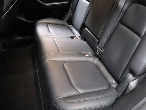 Used 2022 Tesla Model Y Long Range image 36