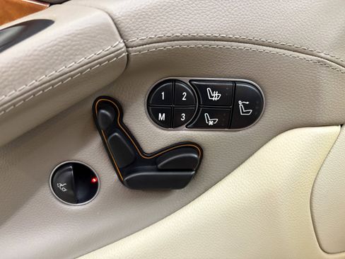 Used 2011 Mercedes-Benz SL 550 image 34