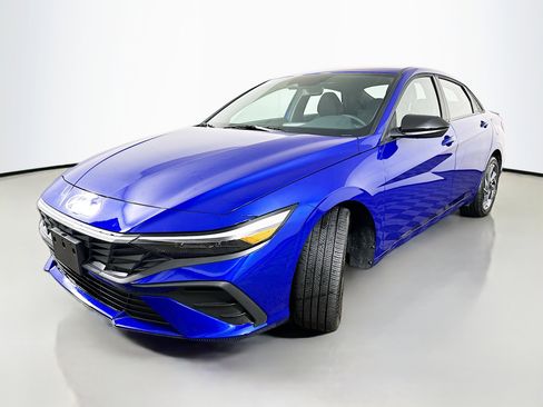 Used 2025 Hyundai Elantra Sport w/ Cargo Package image 3