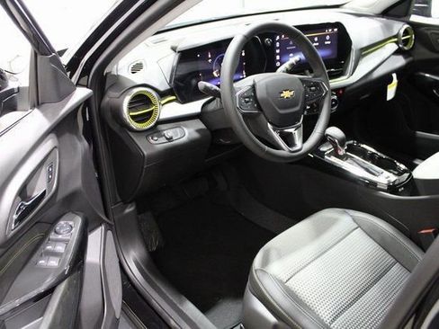 New 2026 Chevrolet Trax LT w/ Sunroof Package image 2