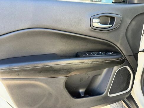 Used 2018 Jeep Compass Latitude w/ Popular Equipment Group FWD image 13