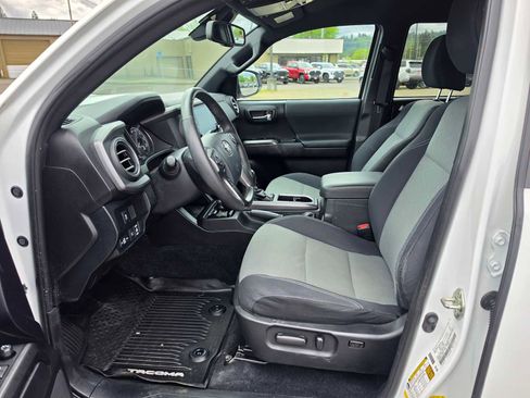 Used 2020 Toyota Tacoma TRD Sport AWD/4WD image 20