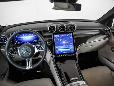 Used 2025 Mercedes-Benz GLC 350e 4MATIC image 14