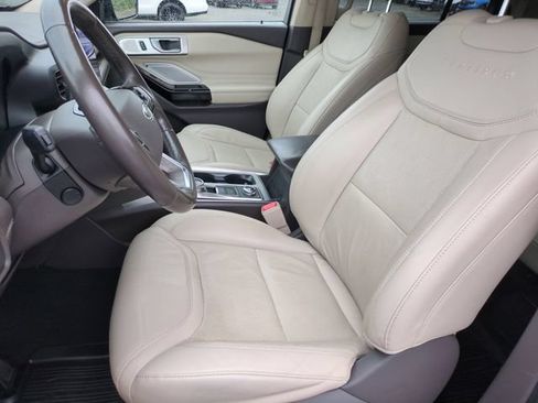 Used 2022 Ford Explorer Platinum w/ Technology Package AWD/4WD image 15