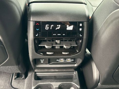 New 2025 Jeep Grand Cherokee L Limited w/ Luxury Tech Group II image 15