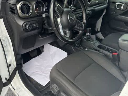 Used 2022 Jeep Wrangler Unlimited Sahara image 12