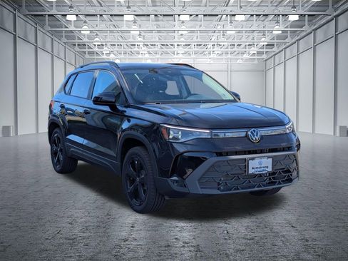 New 2026 Volkswagen Taos SE image 7