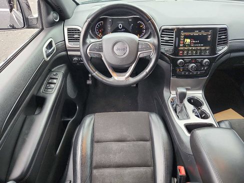 Certified 2021 Jeep Grand Cherokee Laredo X image 11