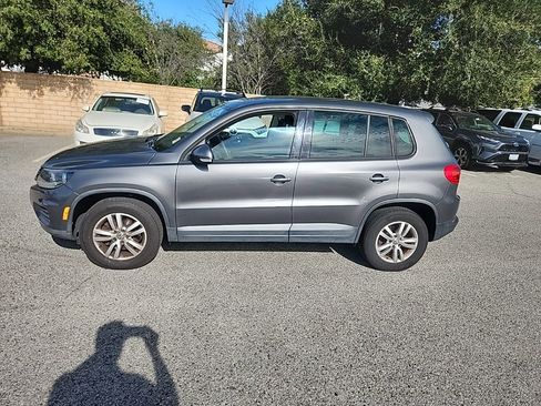 Used 2013 Volkswagen Tiguan S image 2